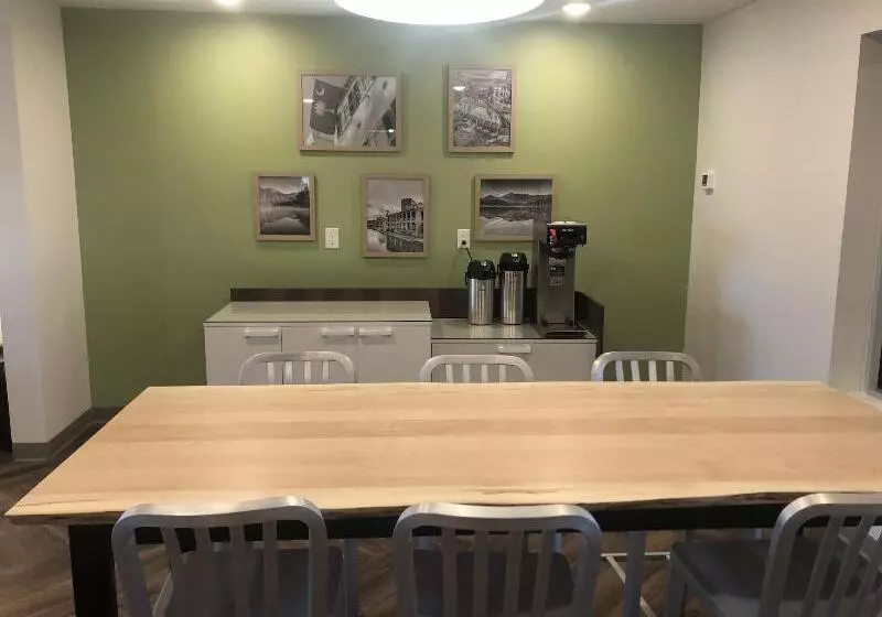 Hotelli Woodspring Suites Greenville Haywood Mall