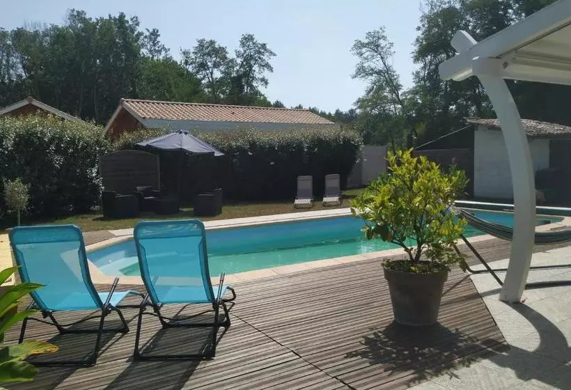 Aamiaismajoitus (B&B) La Résinière De Pirique