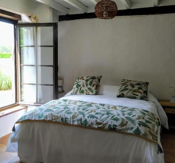 住宿加早餐  La Résinière De Pirique