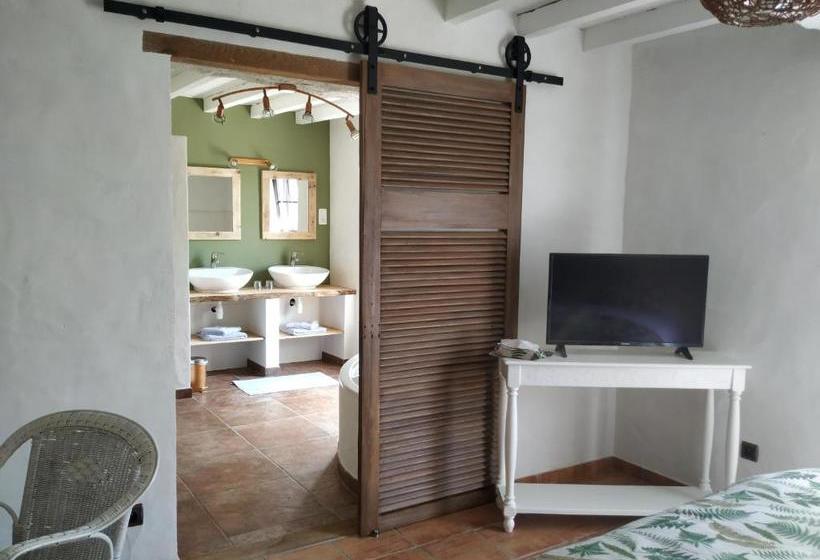 住宿加早餐  La Résinière De Pirique