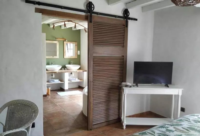 Aamiaismajoitus (B&B) La Résinière De Pirique