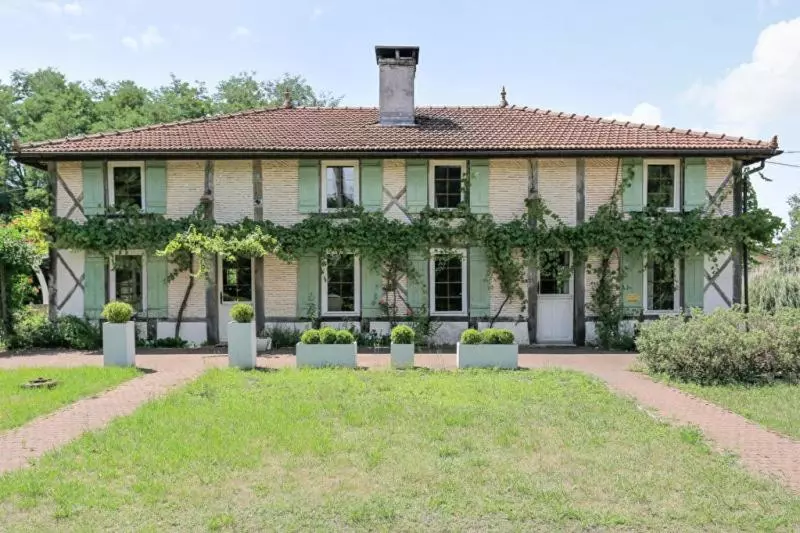 Aamiaismajoitus (B&B) La Résinière De Pirique