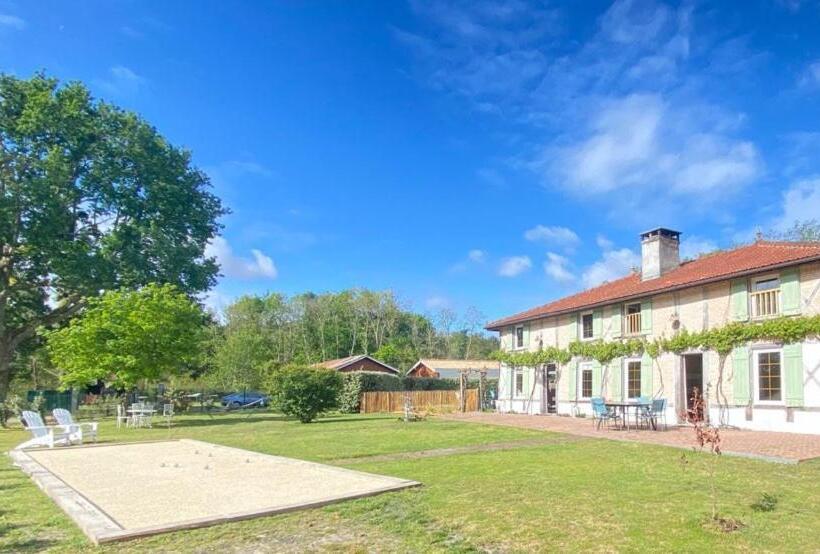 住宿加早餐  La Résinière De Pirique