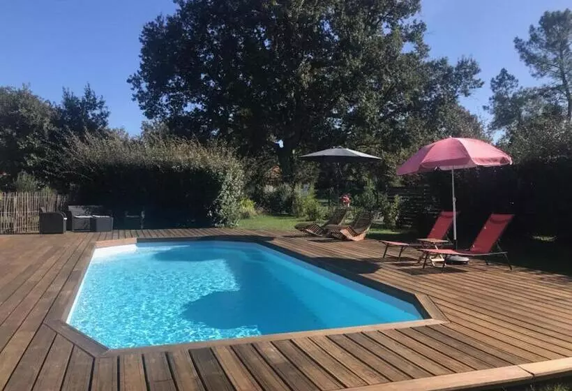 Aamiaismajoitus (B&B) La Résinière De Pirique