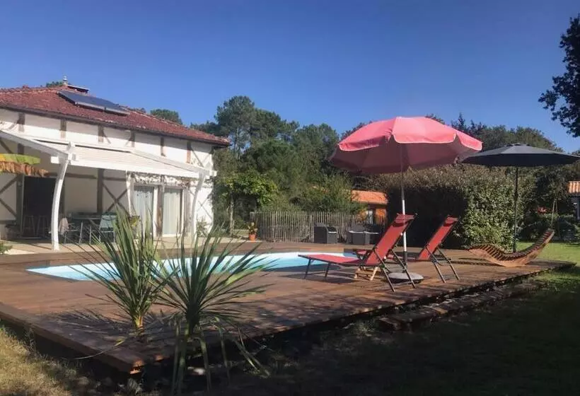 Aamiaismajoitus (B&B) La Résinière De Pirique