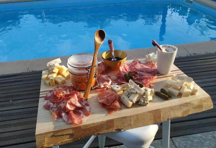 住宿加早餐  La Résinière De Pirique