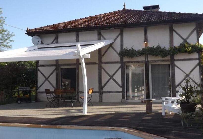 住宿加早餐  La Résinière De Pirique