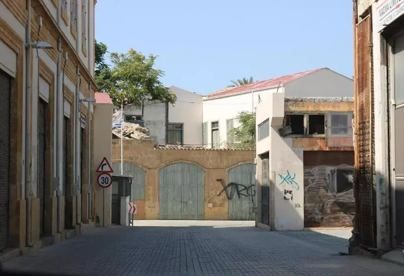 Costas Hostel Action 2