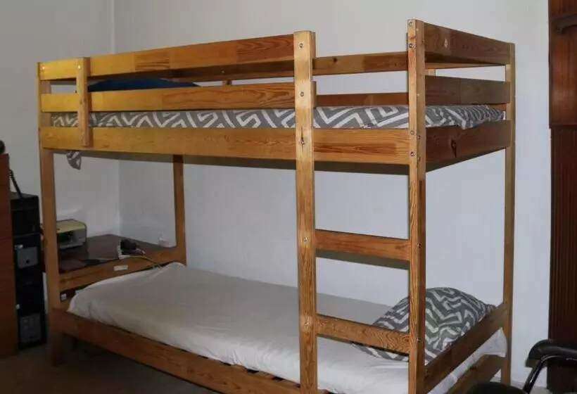 Costas Hostel Action 2