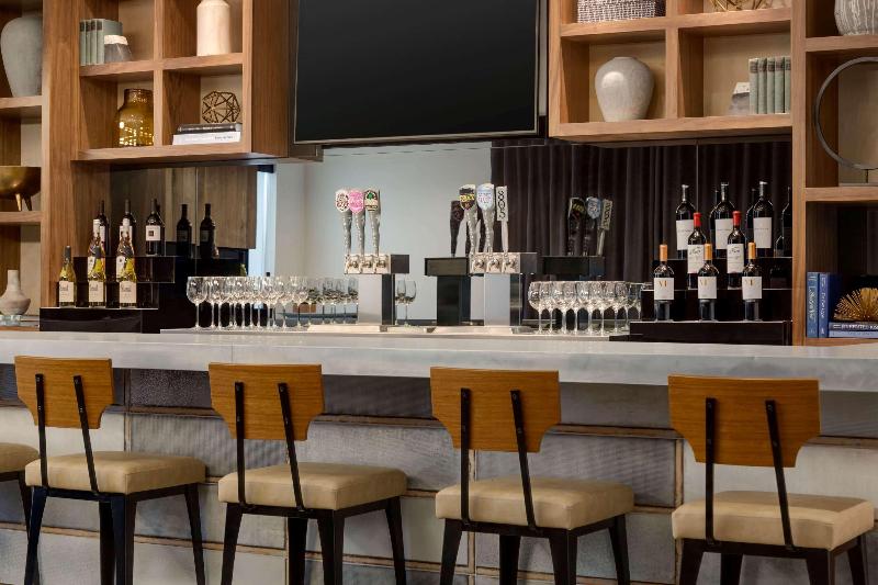 ホテル La Quinta Inn & Suites By Wyndham Santa Rosa Sonoma