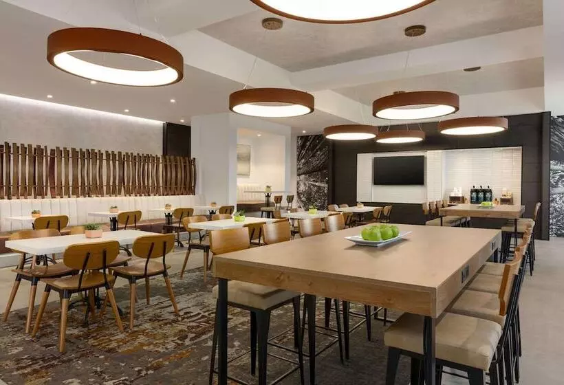 ホテル La Quinta Inn & Suites By Wyndham Santa Rosa Sonoma