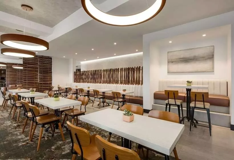 ホテル La Quinta Inn & Suites By Wyndham Santa Rosa Sonoma