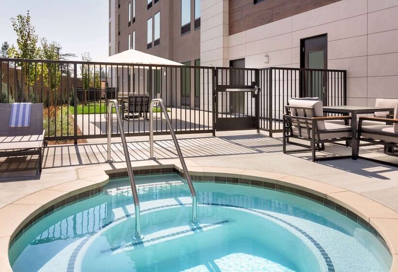 ホテル La Quinta Inn & Suites By Wyndham Santa Rosa Sonoma