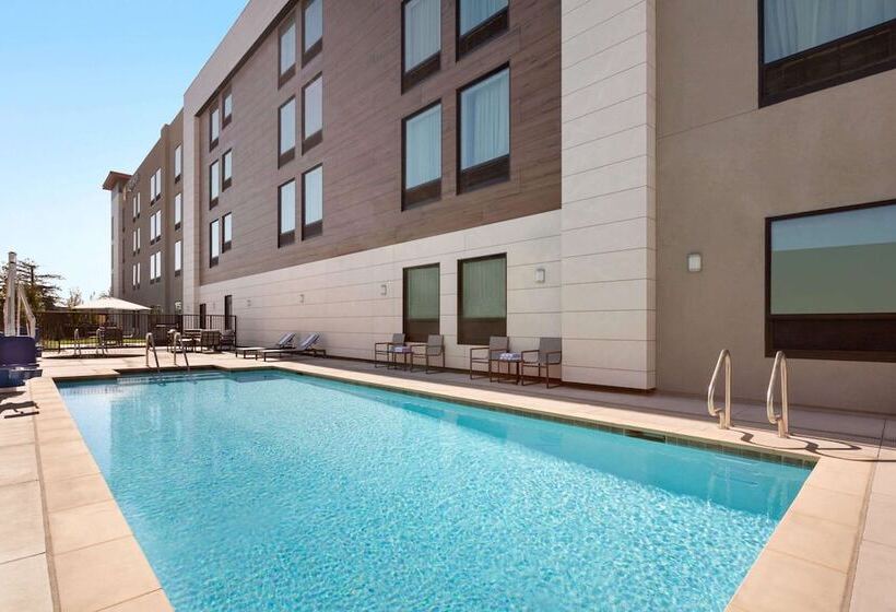 ホテル La Quinta Inn & Suites By Wyndham Santa Rosa Sonoma