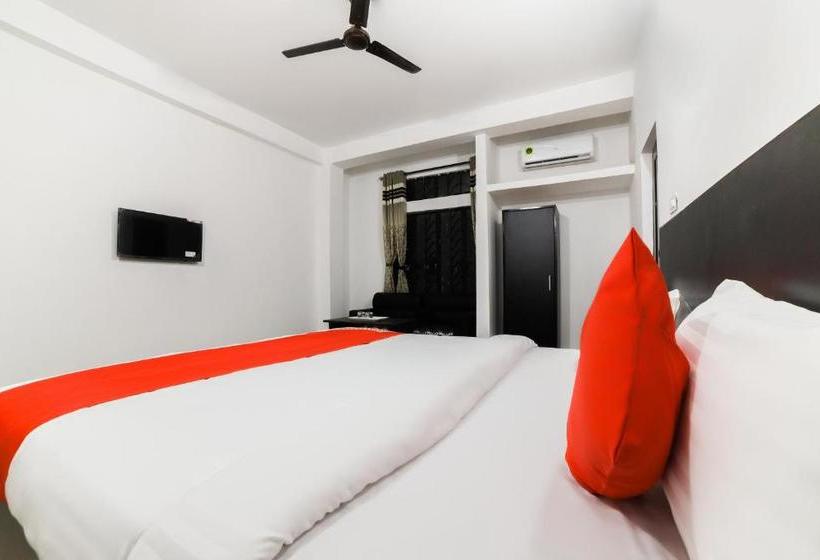 호텔 Oyo 70200 Aliza Villa 1