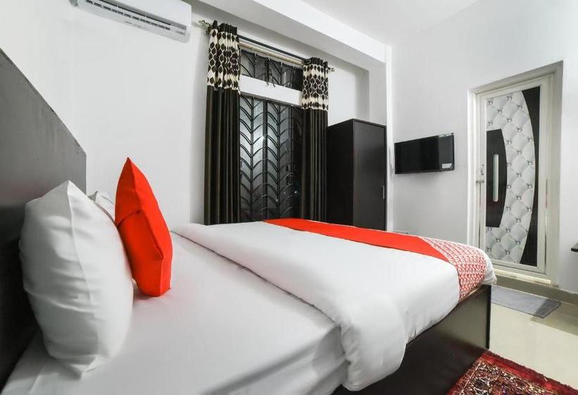 호텔 Oyo 70200 Aliza Villa 1