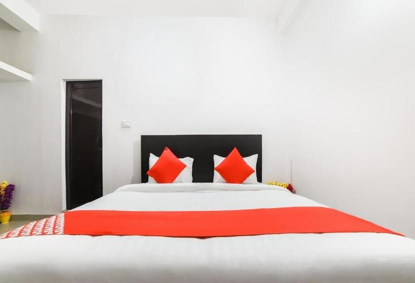 호텔 Oyo 70200 Aliza Villa 1