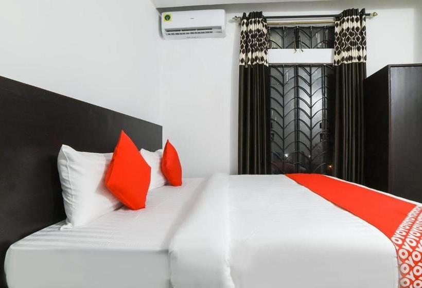 호텔 Oyo 70200 Aliza Villa 1