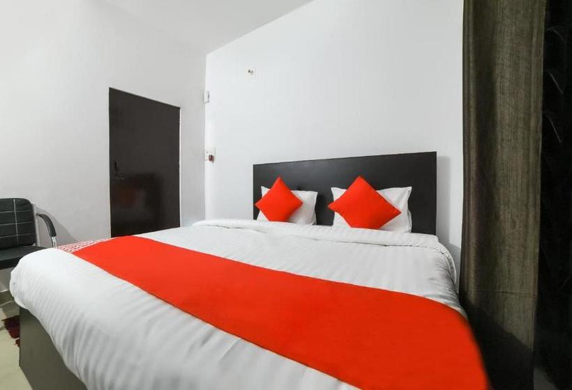 호텔 Oyo 70200 Aliza Villa 1