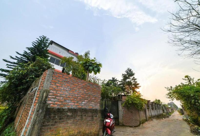 호텔 Oyo 70200 Aliza Villa 1