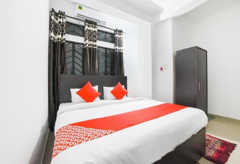 호텔 Oyo 70200 Aliza Villa 1