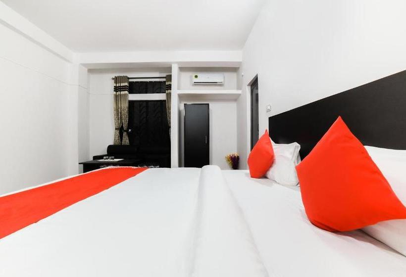 호텔 Oyo 70200 Aliza Villa 1