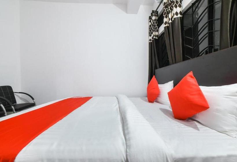 호텔 Oyo 70200 Aliza Villa 1