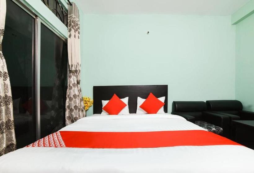 호텔 Oyo 70200 Aliza Villa 1