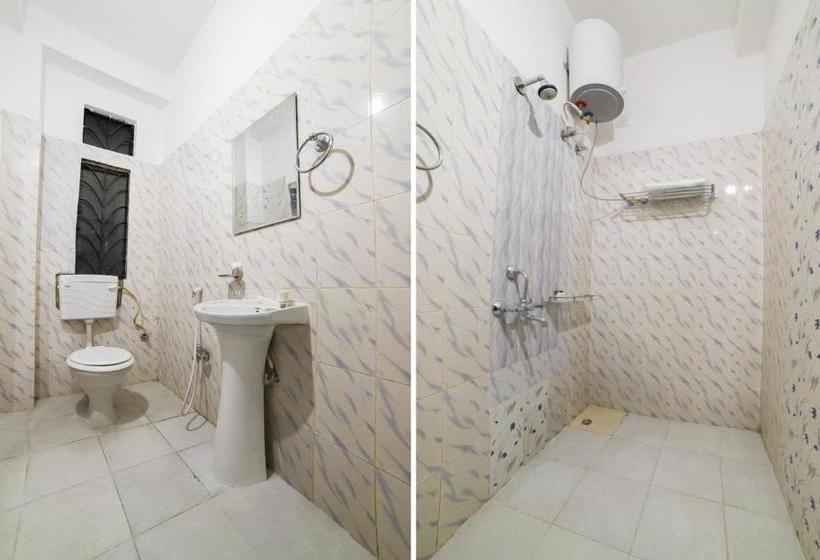 호텔 Oyo 70200 Aliza Villa 1