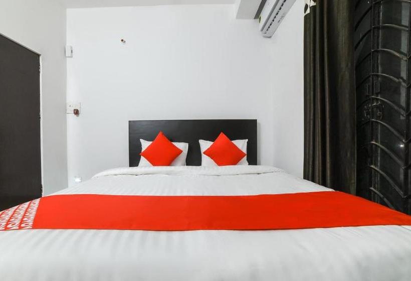 호텔 Oyo 70200 Aliza Villa 1