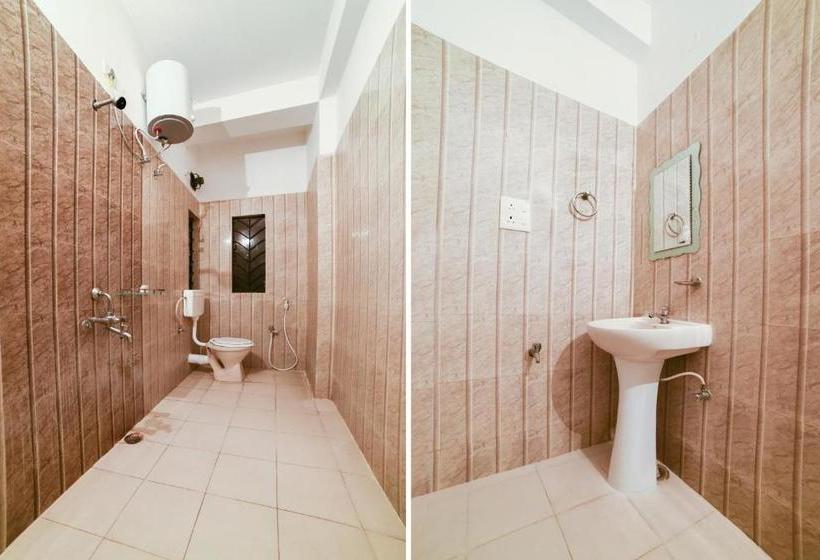 호텔 Oyo 70200 Aliza Villa 1