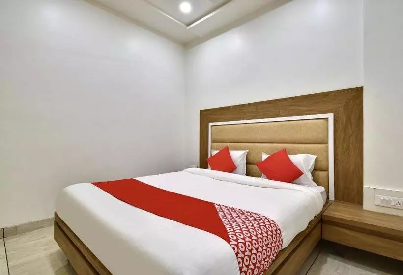 Hotelli Oyo 71253 Milan Palace