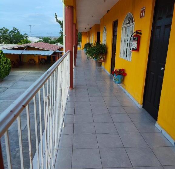 فندق Posada Santa Elena