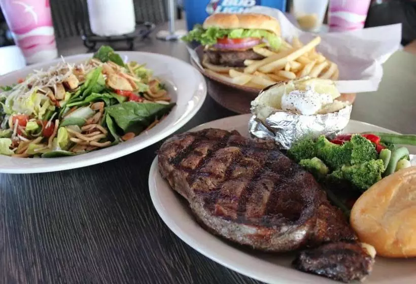 هتل Roland And Mary Ann Martin Resort