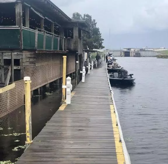 هتل Roland And Mary Ann Martin Resort