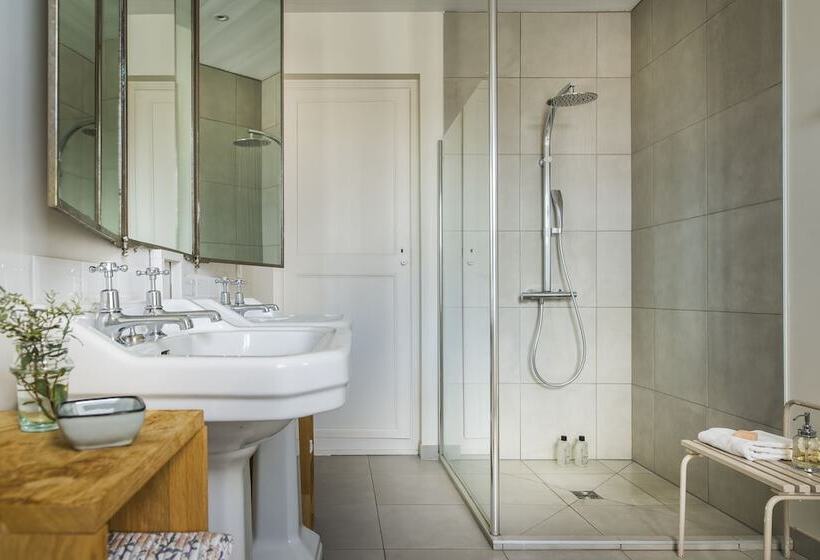 بنسيون Le Lanternon