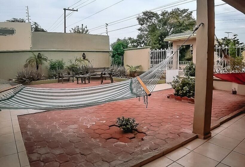 ペンション Pueblo Nomada Hostel