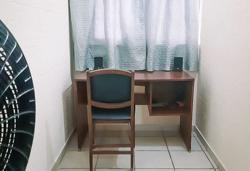 ペンション Pueblo Nomada Hostel