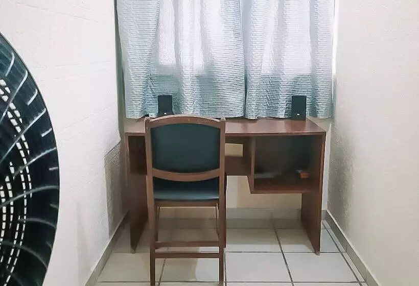 ペンション Pueblo Nomada   Hostel