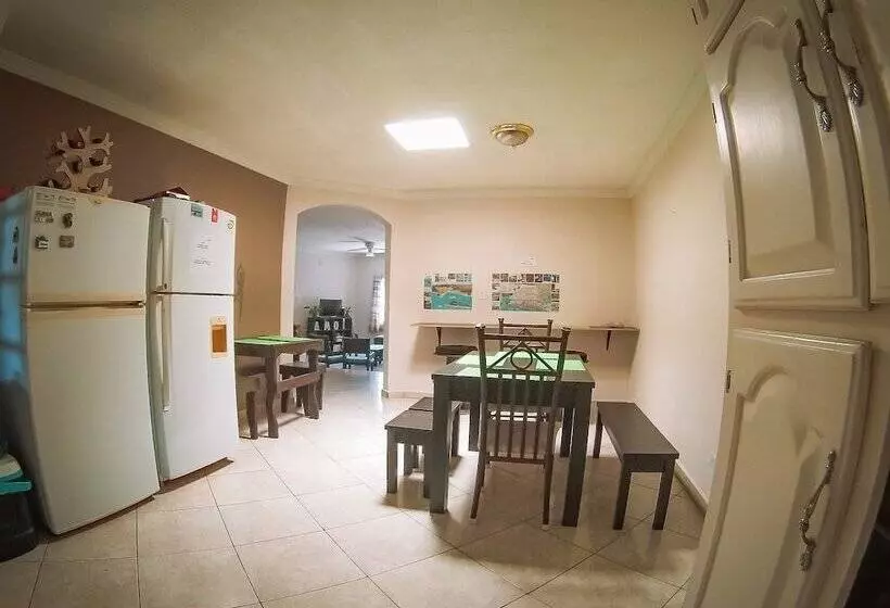 ペンション Pueblo Nomada   Hostel