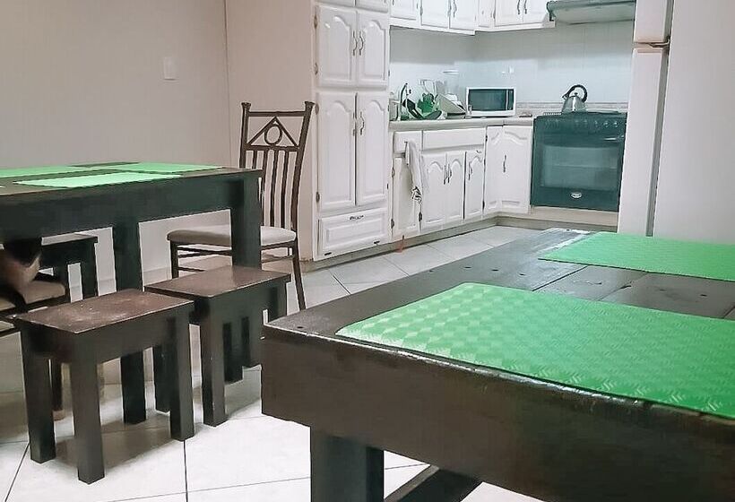 ペンション Pueblo Nomada Hostel