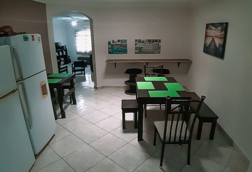 ペンション Pueblo Nomada Hostel