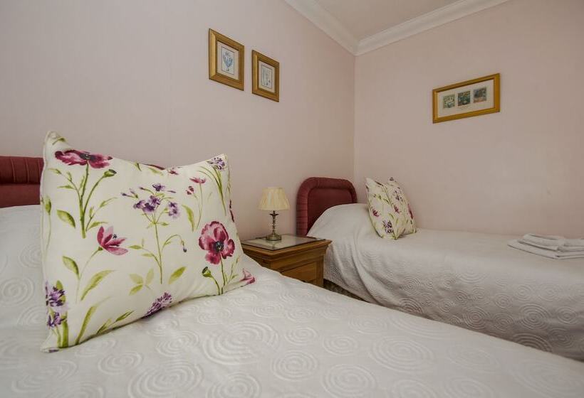 Dean Court Bungalow Parking By Brighton Holiday Lets