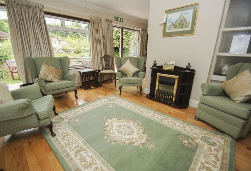 Dean Court Bungalow Parking By Brighton Holiday Lets