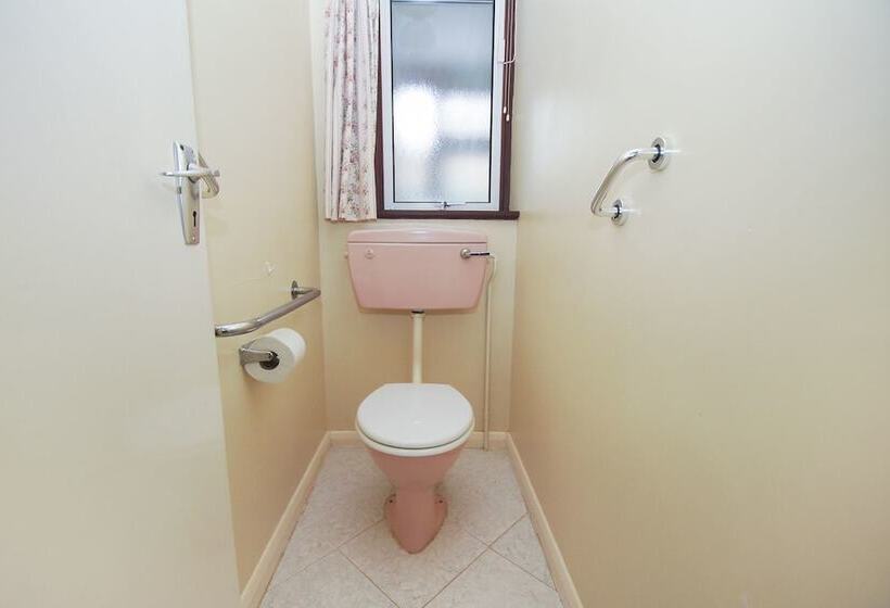 Dean Court Bungalow Parking By Brighton Holiday Lets