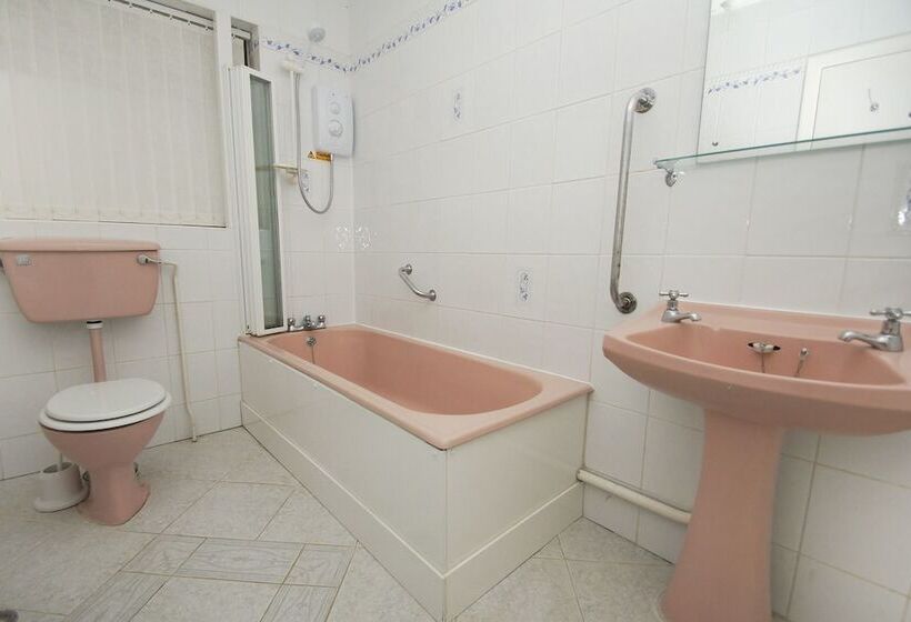 Dean Court Bungalow Parking By Brighton Holiday Lets