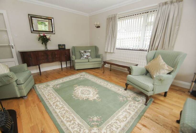 Dean Court Bungalow Parking By Brighton Holiday Lets