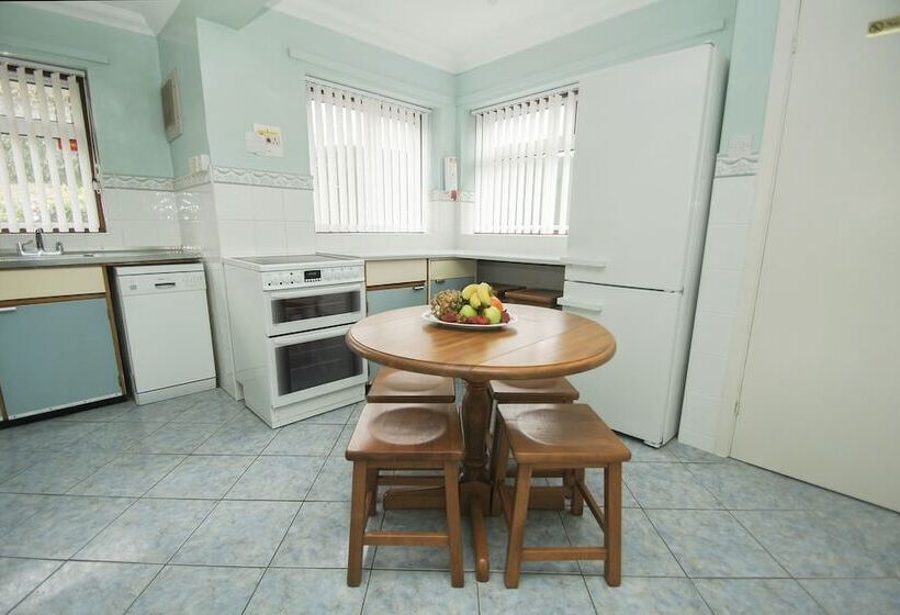 Dean Court Bungalow Parking By Brighton Holiday Lets