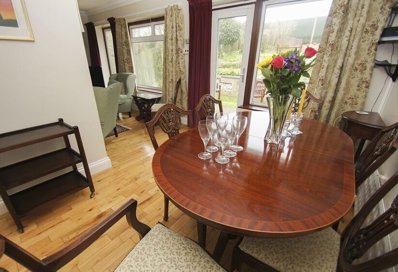 Dean Court Bungalow Parking By Brighton Holiday Lets