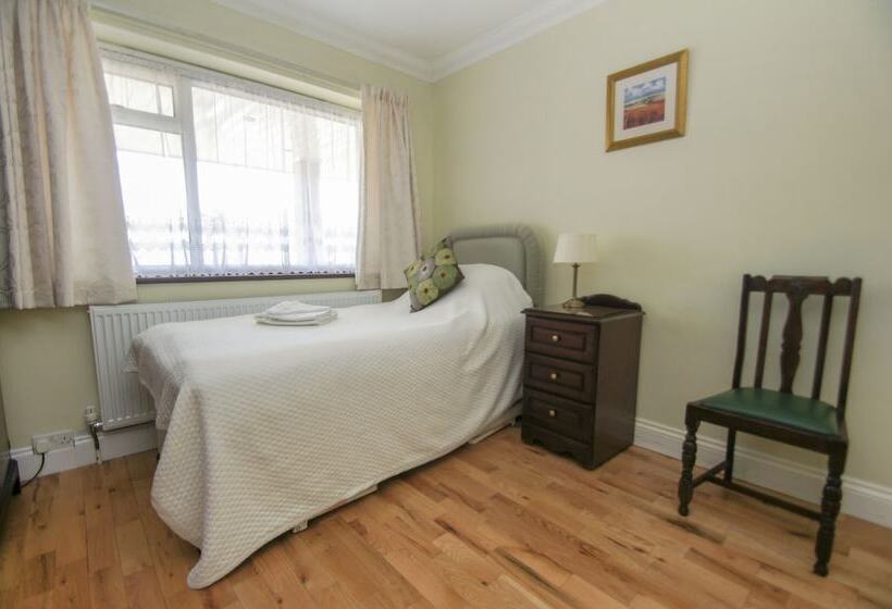 Dean Court Bungalow Parking By Brighton Holiday Lets